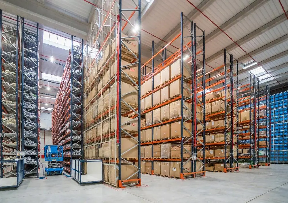 Racks industriales selectivos en centro de distribución